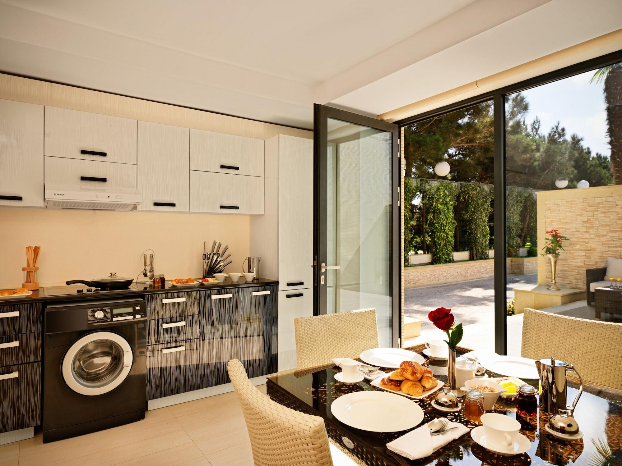 Bilgah Beach Hotel Экстерьер фото A modern kitchen