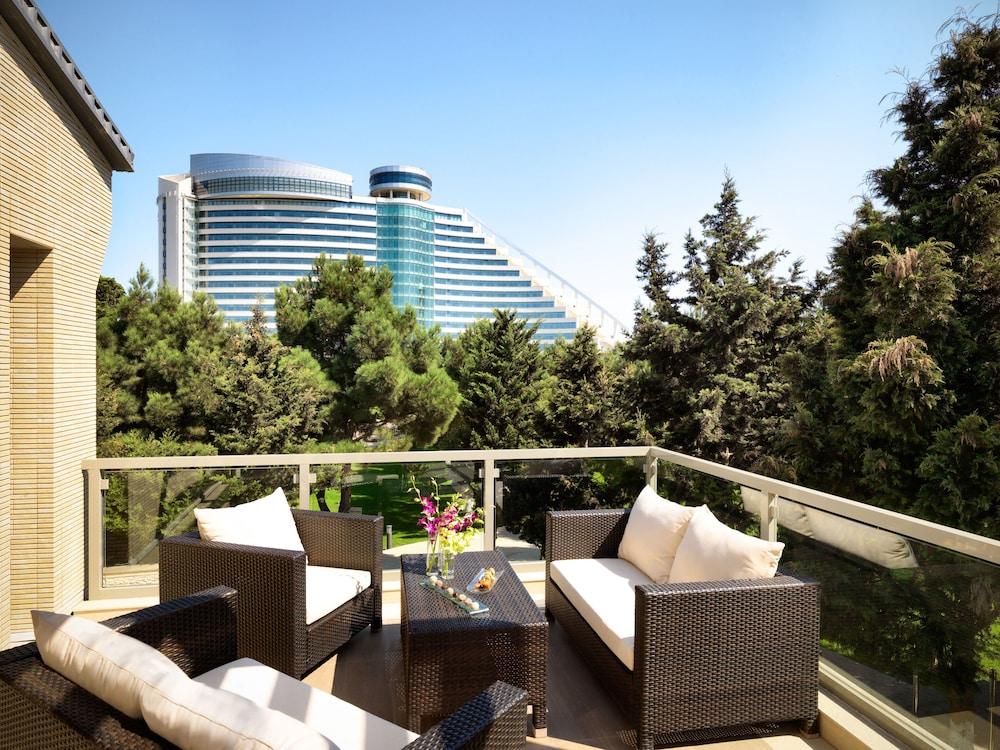 Bilgah Beach Hotel Экстерьер фото A balcony