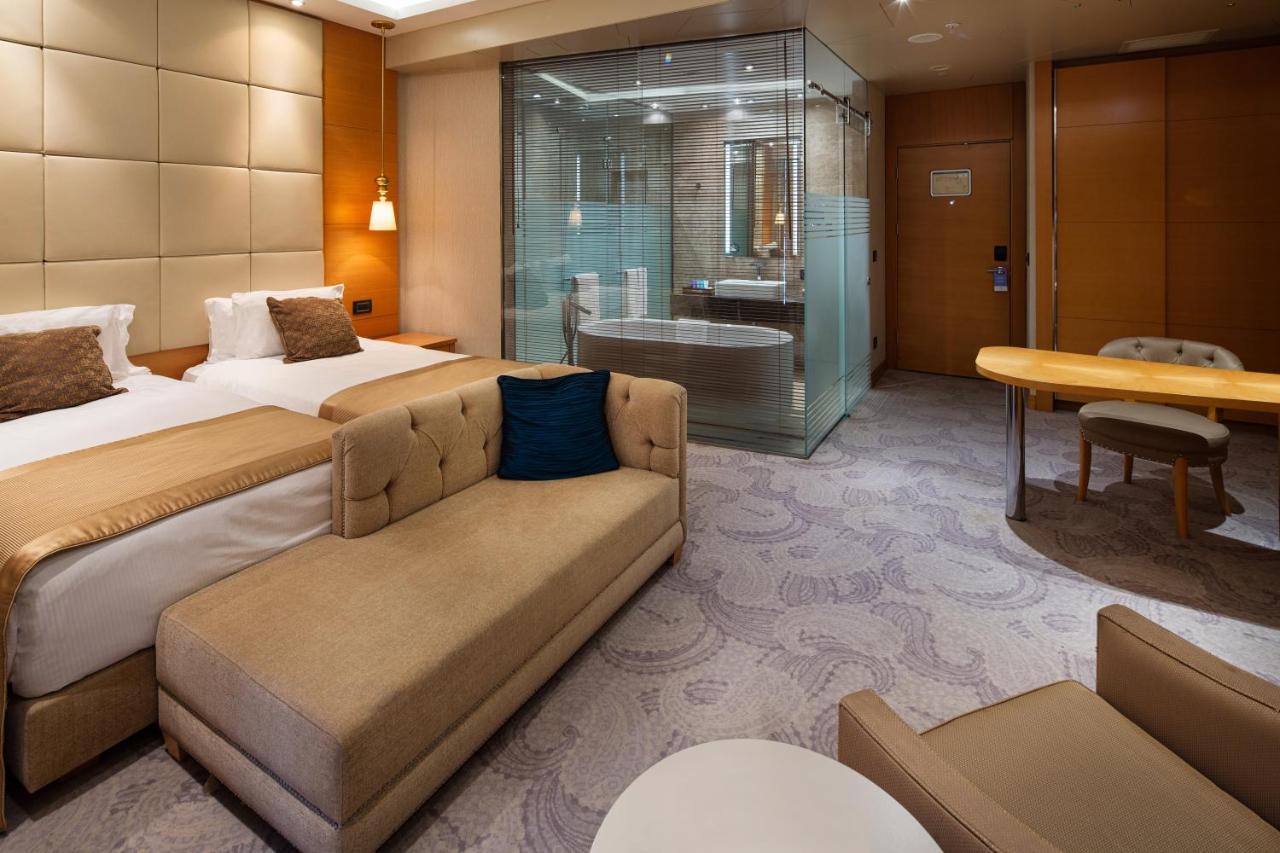 Bilgah Beach Hotel Экстерьер фото A suite on board