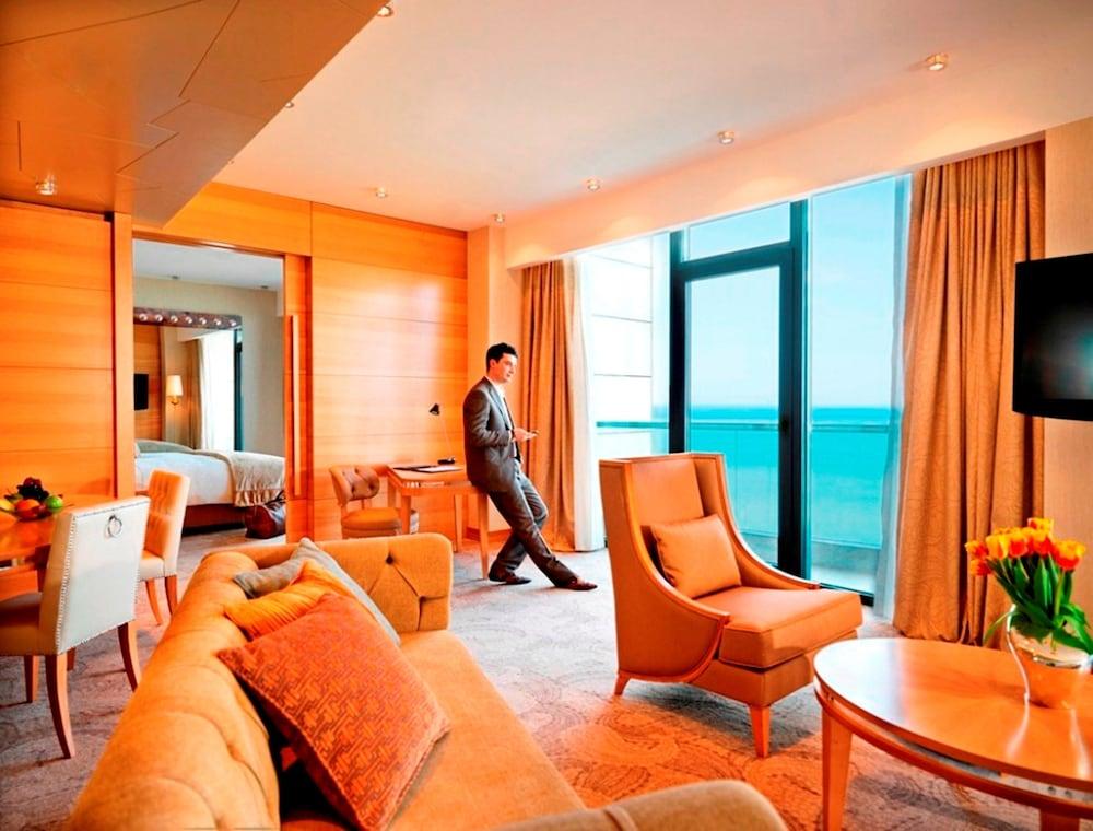 Bilgah Beach Hotel Экстерьер фото A suite at the hotel