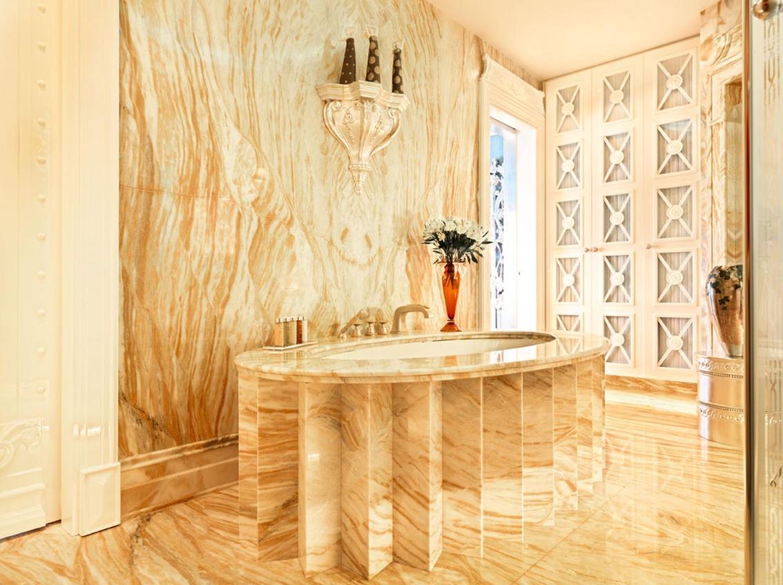 Bilgah Beach Hotel Экстерьер фото Marble bathroom