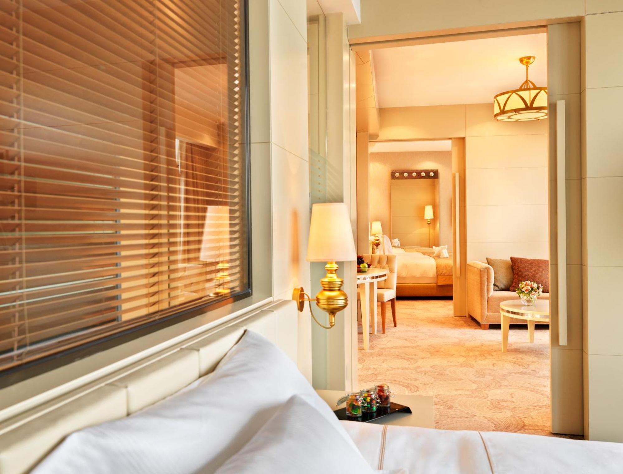 Bilgah Beach Hotel Экстерьер фото A suite at the Mandarin Oriental, Munich