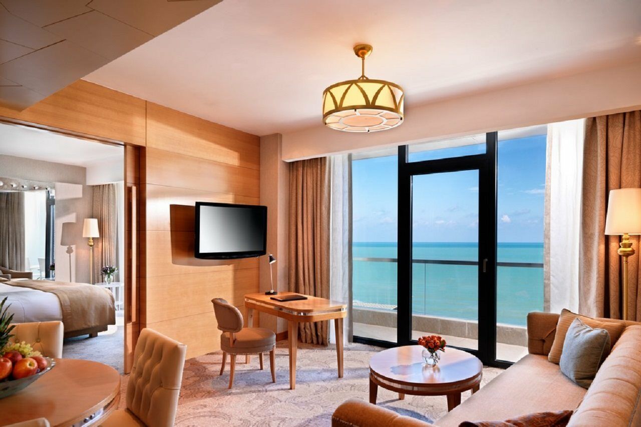 Bilgah Beach Hotel Экстерьер фото A suite at the hotel