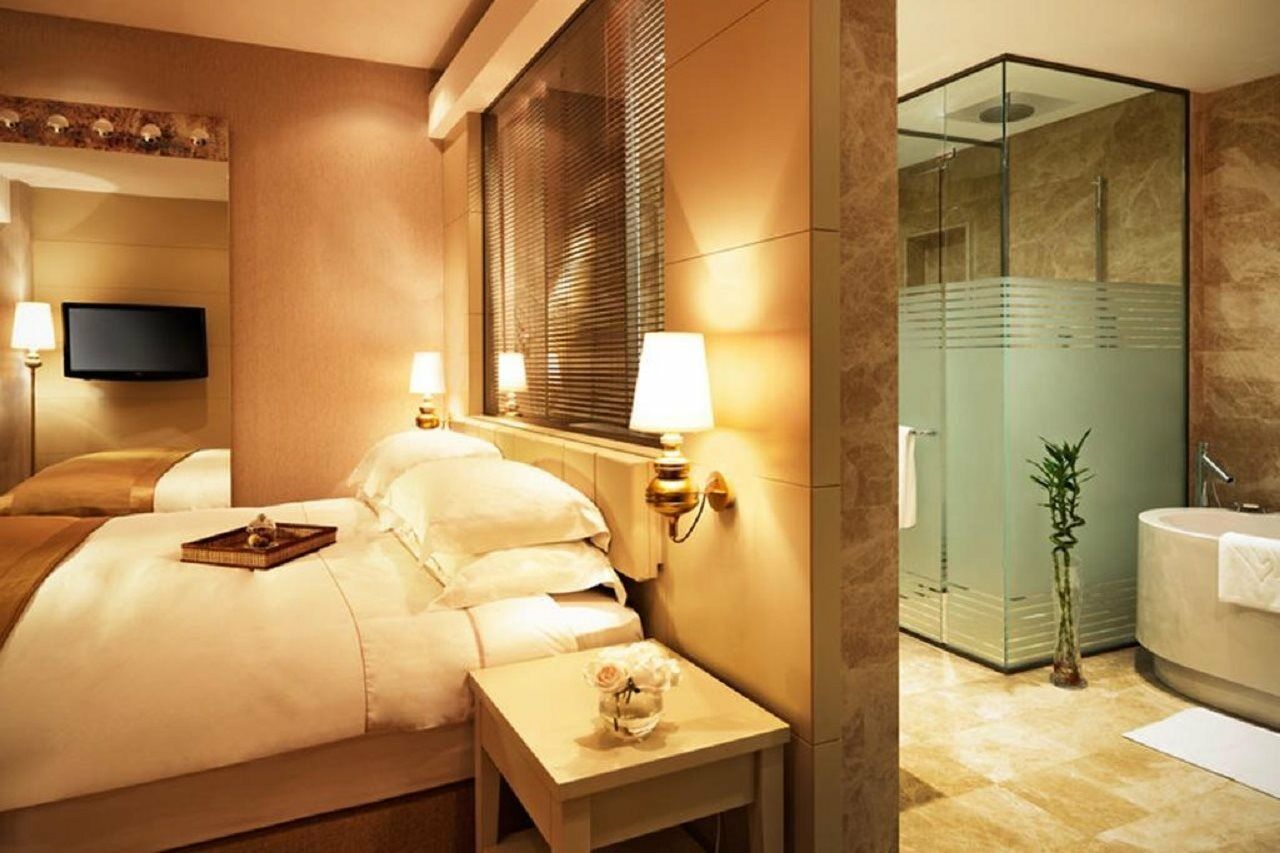 Bilgah Beach Hotel Экстерьер фото A room at the hotel